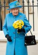 ملکہ برطانیا اپنے ہیڈ بیگ راہیں خفیہ پیغام دیندیاں نیں: شاہی مورخ

