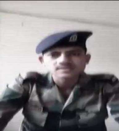 اک ہور بھارتی فوجی دی ویڈیو ساہمنے آگئی
بھارتی فوج نوں کھانا صرف زندا رہن لئی دِتا جاندا اے: سندھ جوگی داس دا ویڈیو پیغام