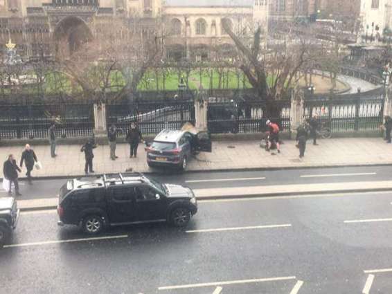 لندن: برطانوی پارلیمنٹ دے باہر حملا