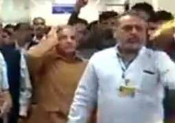 Faisalabad crowd chant Go Nawaz Go as CM Punjab arrives