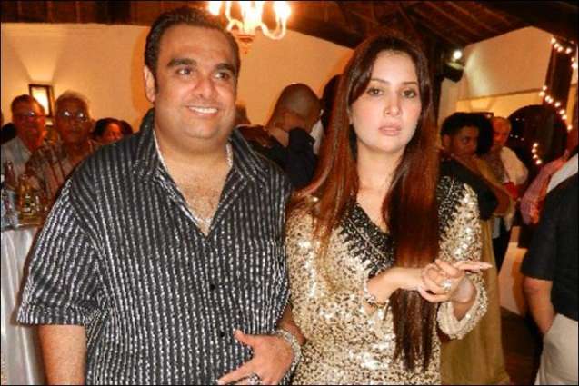 Kim Sharma divorces husband, moves back to Mumbai