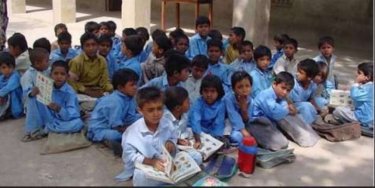 پنجاب حکومت دا سکولاں وچ ڈراپ آﺅٹ نوں کنٹرول کرن لئی بالاں نوں دُدھ تے بسکٹ دین د افیصلا
