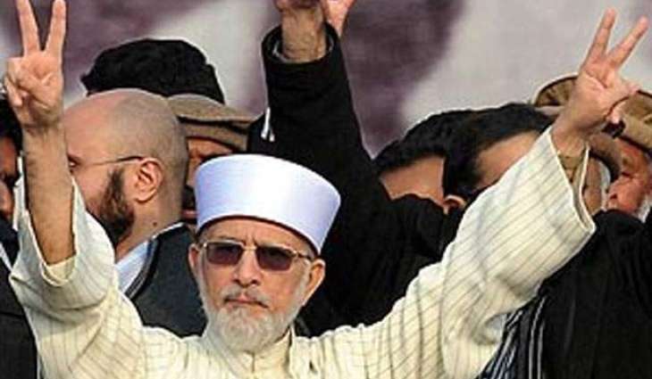 اج جمہوریت دی گل، 10ورھیاں تیکر جنرل ضیاء الحق دی جھولی وچ کون بیٹھا رہیا؟ طاہر القادری
جمہوریت نوں پیسیاں نال گندا کیتا گیا، اشرافیہ دا مطلب شریف خاندان دی سلطنت اے، تہاڈا انقلاب نواز ، شہباز بچاؤ انقلاب اے، ماڈل ٹاؤن دُکھانت وچ شریف برادران پھاہے لگن والے نیں:دھرنے دے رلتیاں نال خطاب