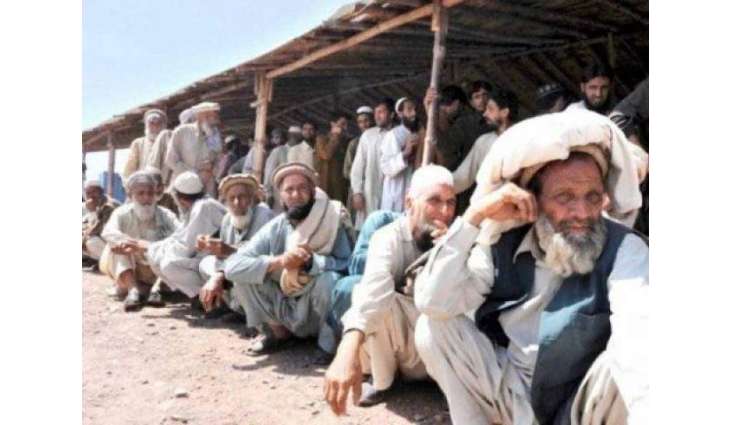 د سوئيلي وزيرستان اېجنسې په عارضي توګه بې كوره شويو كسانو كښې د چېكونو وېشلو كار پېل شو