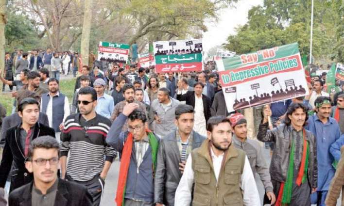 پاکستان تحریک انصاف نے پارٹی ڈسپلن دی خلاف ورزی اُتے نور محمد دمڑ دی رکنیت معطل کر دتی