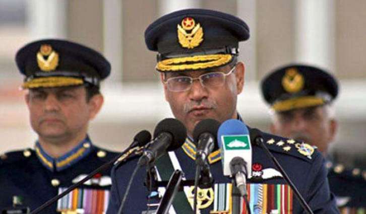 رئيس أركان القوات الجوية الباكستانية يلتقي نظيره البريطاني