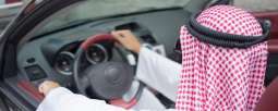 سعودی عرب، فٹ پاتھ تے گاڈی پارک کرنڑ آلے ڈرائیورکو ں15ڈینھ حوالات اچ بند رکھنڑ دی سزا