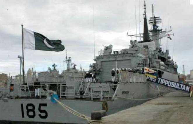 أسطول من البحرية الباكستانية يقوم بزيارة ودية لسلطنة عمان