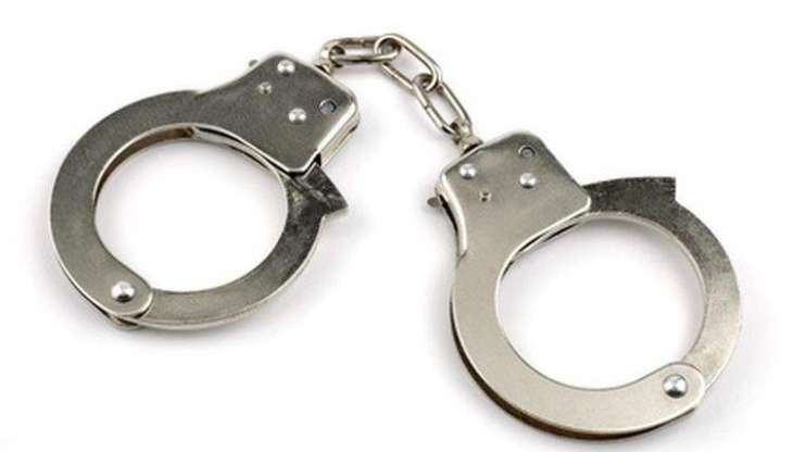 Two fraudsters held with wireless set in Capital