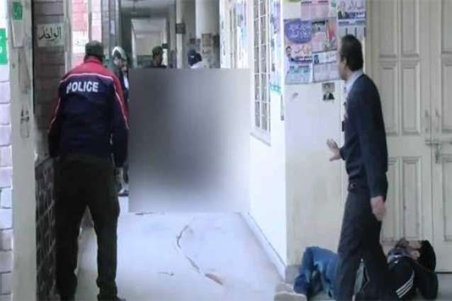 Suspect killed, cop martyred in Lahore sessions court clash
