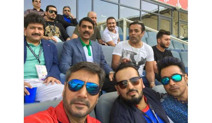 ڈی جی آئی ایس پی آر وی کراچی کنگز تے کوئٹہ گلیڈی ایٹرز دا میچ ویکھن سٹیڈیم اپڑ گئے: تصویراں وائرل