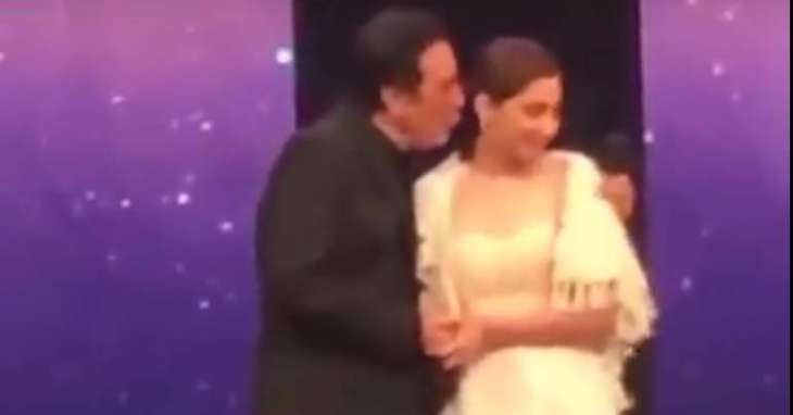 Javed Sheikh was criticized for trying to kiss Mahira Khan  in Lux Style Awards.