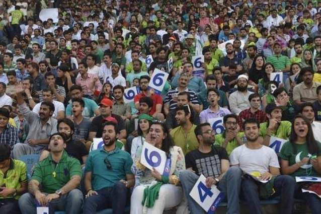 پاکستان سپر لیگ دی افتتاحی تقریب: دبئی کرکٹ سٹیڈیم نکو نک بھر گیا، شہر دیاں سڑکاں اُتے ٹریفک جام