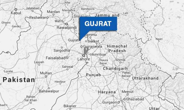 One robber killed, another injured, held after fire exchange in Gujrat