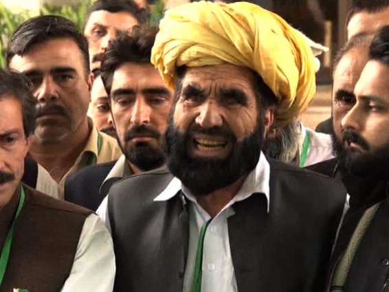 Naqeeb's father thanks Supreme Court over Rao Anwar's arrest