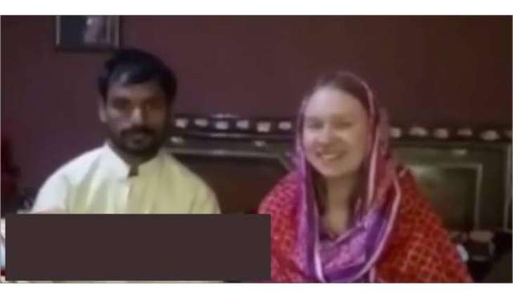 Friendship on Facebook: Finnish girl marries Pakistani boy