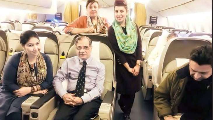 CJP Nisar says Naeem Bukhari ‘jealous’ of his pictures with air-hostesses