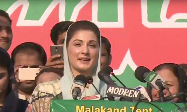 Maryam Nawaz talks to journalist outside court, says you interview me every time