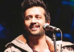 Atif Aslam jams with little girl in Guyana and it is super cute