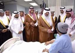 أمير المنطقة الشرقية ونائبه يزوران المرضى المنومين في مستشفى الملك فهد التخصصي بالدمام