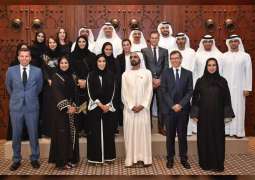 محمد بن راشد يلتقي لجنة دبي للاتصال الخارجي ويدعو أعضاءها لتعزيز التعاون مع الإعلام العالمي