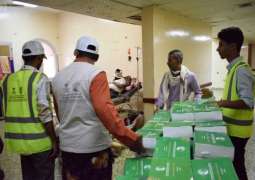 مركز الملك سلمان للإغاثة يواصل لليوم السابع توزيع وجبات إفطار الصائم في محافظة لحج