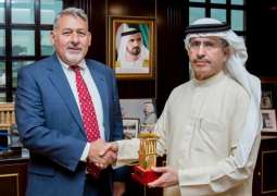 سعيد محمد الطاير يستقبل القنصل الأمريكي في دبي