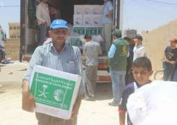 مركز الملك سلمان للإغاثة يواصل لليوم التاسع توزيع السلال الرمضانية للاجئين السوريين في الأردن