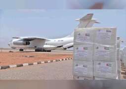 وصول أول طائرة إغاثة إماراتية إلى سقطرى تحمل 40  طنا من المساعدات الإنسانية والغذائية لسكان الأرخبيل