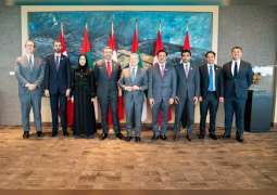 عبدالله بن زايد يلتقي وزير التجارة الدولية الكندي