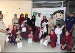 شرطة دبي تهدي أطفال النزيلات كسوة العيد ضمن مبادرة " أسعدتموني "