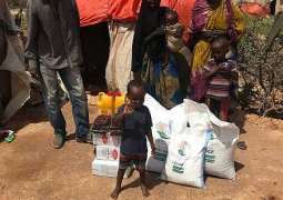 مركز الملك سلمان للإغاثة يوزع 450 سلة غذائية رمضانية في مديرية شيخ بصوماليا لاند