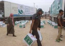 مركز الملك سلمان للإغاثة يواصل لليوم الثالث عشر توزيع السلال الرمضانية على الأسر السورية اللاجئة في مخيم الأزرق بالأردن