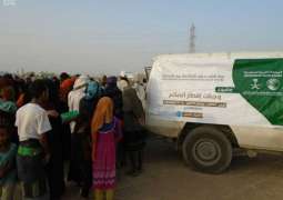 مركز الملك سلمان للإغاثة يواصل لليوم الثالث عشر  توزيع وجبات إفطار الصائم في محافظة لحج