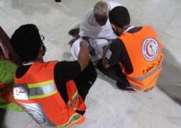 فرق هيئة الهلال الأحمر بمكة المكرمة تواصل تقديم خدماتها لضيوف بيت الله الحرام