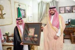 الأمير فيصل بن خالد بن سلطان يستقبل مدير فرع الهيئة العامة للسياحة والتراث الوطني بالمنطقة
