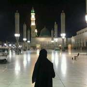 Old Pakistani woman ditched by husband in Madinah