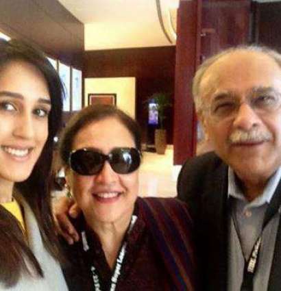 Mira Sethi shares her family chat and Najam Sethi is for sure a feminist!