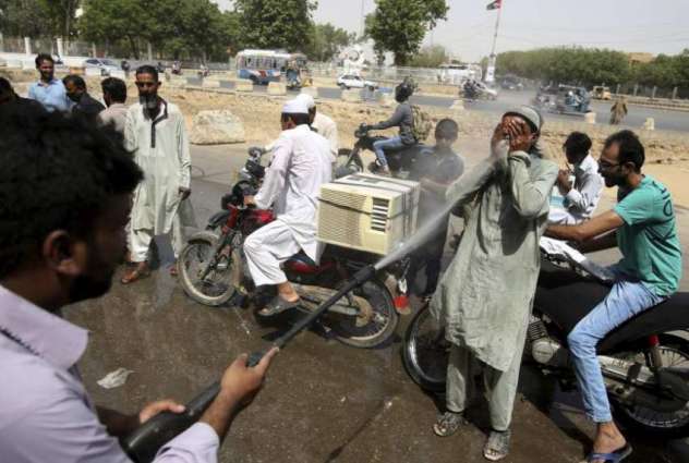 وفاة 63 شخصا في موجة حر تجتاح جنوب باكستان