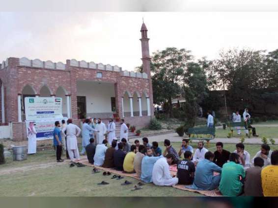 أعضاء سفارة الدولة في إسلام آباد ينفذون مشروع إفطار الصائم في حرم الجامعة الإسلامية العالمية