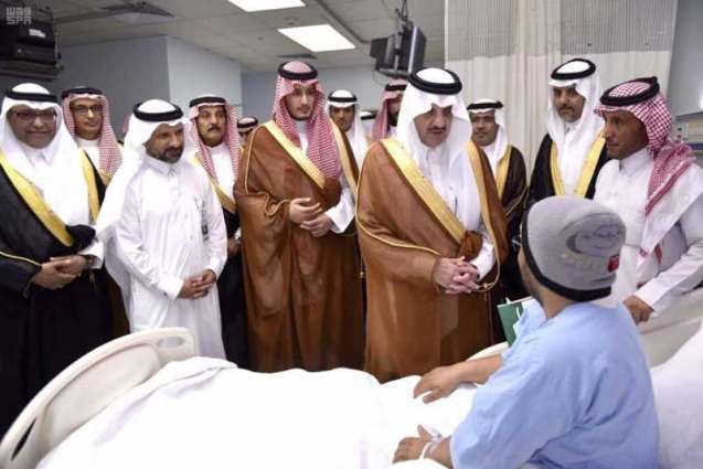 أمير المنطقة الشرقية ونائبه يزوران المرضى المنومين في مستشفى الملك فهد التخصصي بالدمام