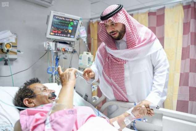 ‎أمير منطقة الحدود الشمالية يزور المرضى المنومين في مستشفى عرعر المركزي