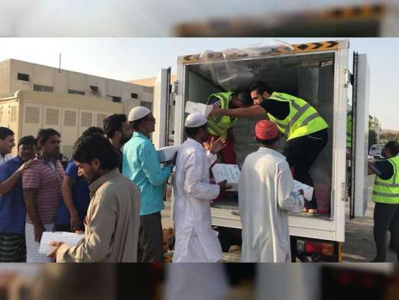 شرطة دبي توزع 4 آلاف وجبة على العمال ضمن مبادرة " إفطار صائم "