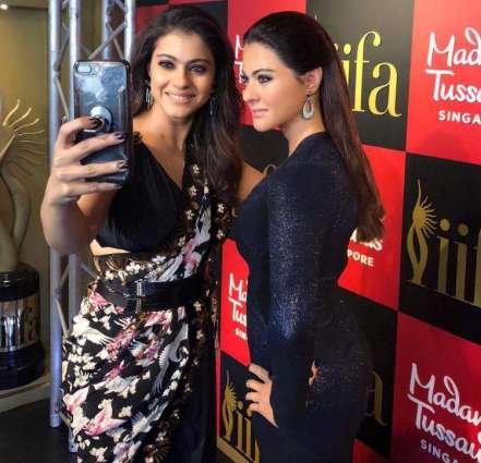 Kajol takes a selfie with her wax statue at Madame Tussauds