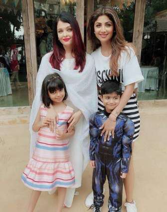 Shilpa Shetty shares the frame with fellow mommy Aishwarya Rai on son's birthday party