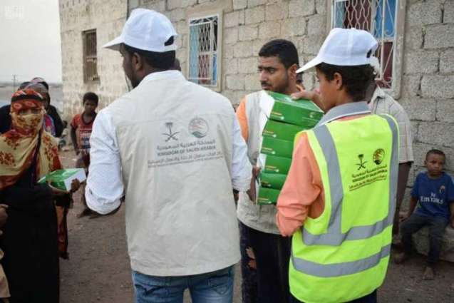 مركز الملك سلمان للإغاثة يواصل لليوم التاسع توزيع وجبات إفطار الصائم في محافظة لحج