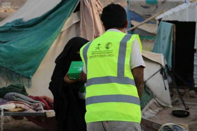 مركز الملك سلمان للإغاثة يواصل لليوم التاسع توزيع وجبات إفطار الصائم في محافظة مأرب