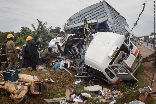 تصادم حافلة مسرعة بشاحنة تحمل الجعة يقتل 22 شخصا في اوغندا