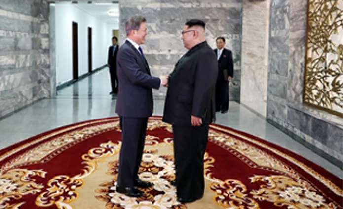            لقاء مفاجىء بين رئيس كوريا الجنوبية والزعيم الكوري الشمالي          