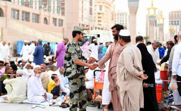 قوة طوارئ المدينة المنورة توفر كل سبل الراحة لزوار المسجد النبوي في شهر رمضان